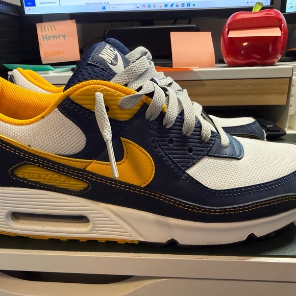 Nike Air Max in Navy and Gold - Picture 3 of 7
